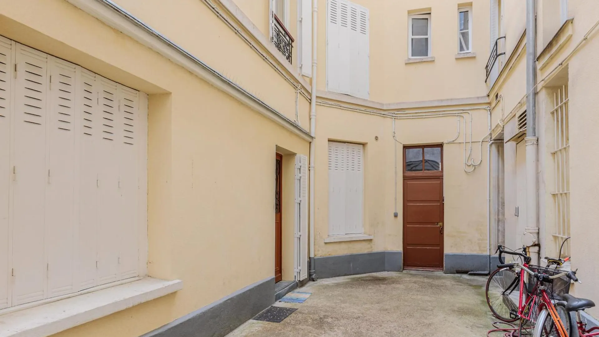 Lägenhet Evangile - Cosy Studio Avec Petite Cour Privee Paris