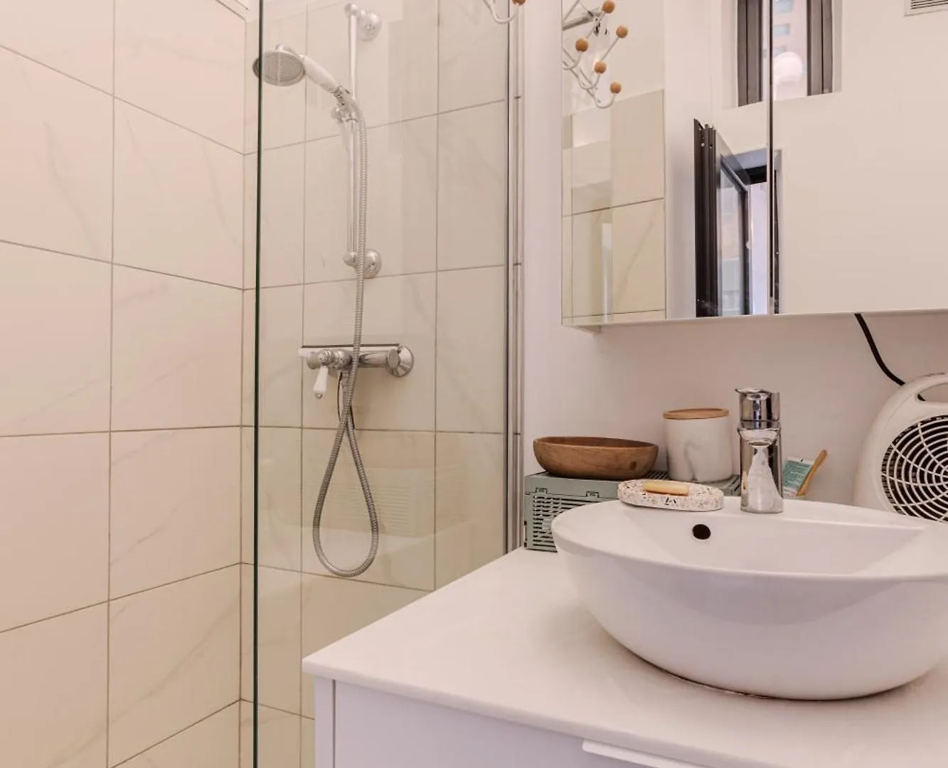 Evangile - Cosy Studio Avec Petite Cour Privee Paris Frankrike