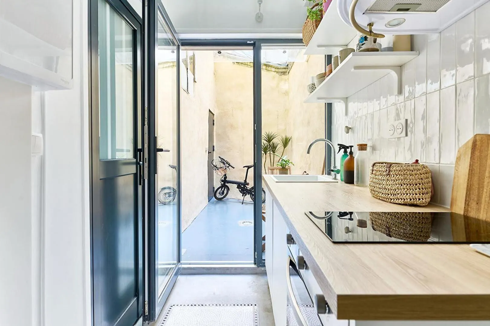 Lägenhet Evangile - Cosy Studio Avec Petite Cour Privee Paris